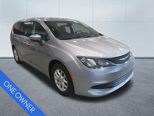 Billet Silver Metallic Clearcoat 2017 Chrysler Pacifica Touring