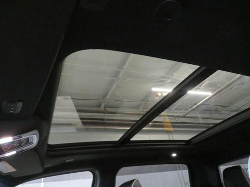 Diamond Black Crystal Pearlcoat 2026 RAM 1500 Laramie