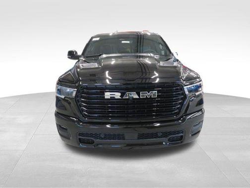 Diamond Black Crystal Pearlcoat 2026 RAM 1500 Laramie