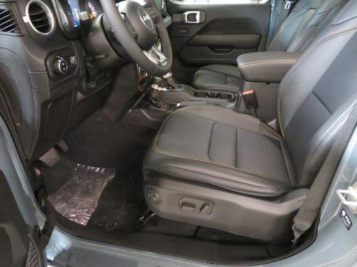 2026 Jeep Gladiator Sahara 4x4