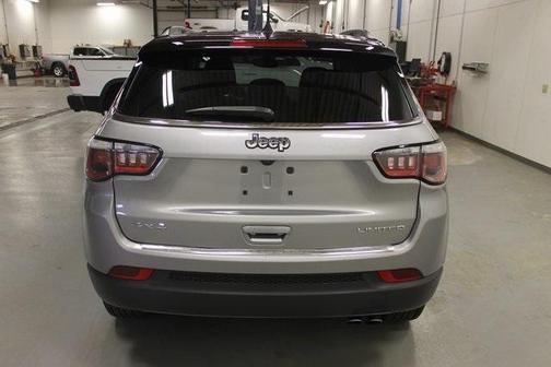 Photo 5 of 25 of 2020 Jeep Compass Limited