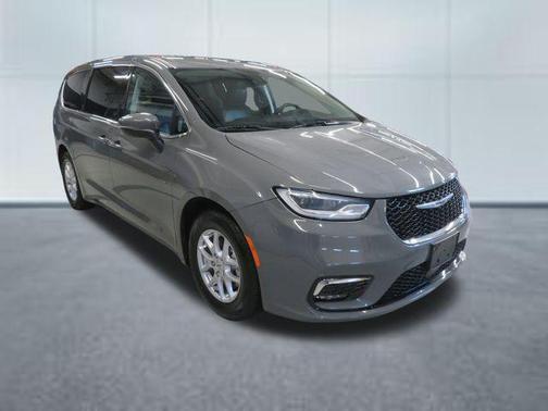 Ceramic Gray Clearcoat 2023 Chrysler Pacifica Touring L