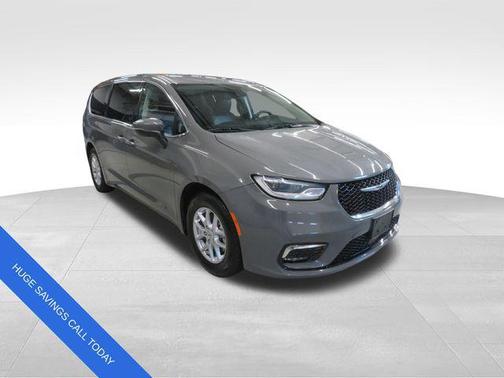 Ceramic Gray Clearcoat 2023 Chrysler Pacifica Touring L