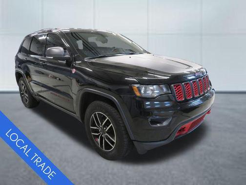 Diamond Black Crystal Pearlcoat 2019 Jeep Grand Cherokee Trailhawk