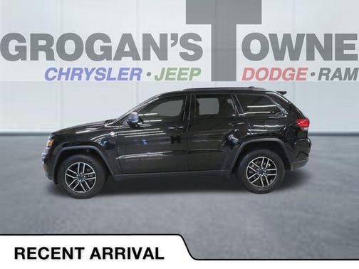Diamond Black Crystal Pearlcoat 2019 Jeep Grand Cherokee Trailhawk