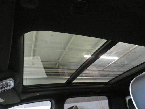 Diamond Black Crystal Pearlcoat 2026 RAM 1500 Laramie