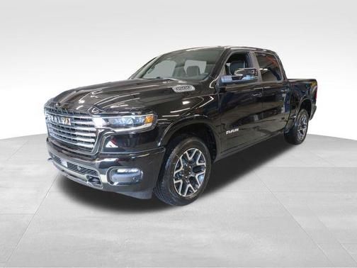Diamond Black Crystal Pearlcoat 2026 RAM 1500 Laramie