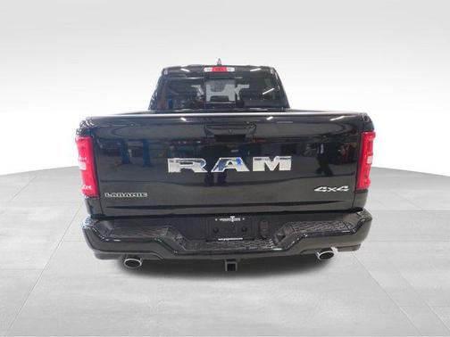 Diamond Black Crystal Pearlcoat 2026 RAM 1500 Laramie