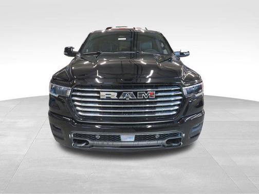 Diamond Black Crystal Pearlcoat 2026 RAM 1500 Laramie