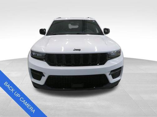 Bright White Clearcoat 2024 Jeep Grand Cherokee Altitude
