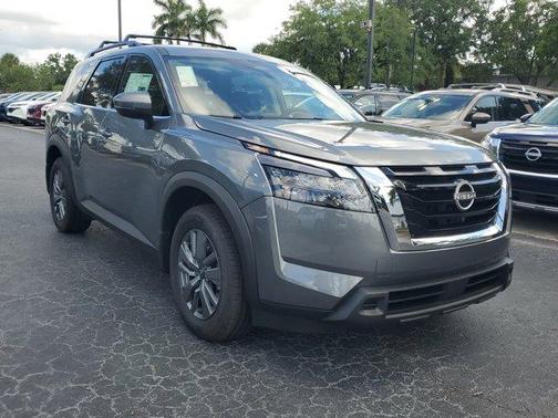 2025 Nissan Pathfinder SV
