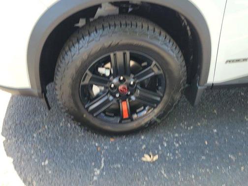 Everest White P 2026 Nissan Rogue Rock Creek