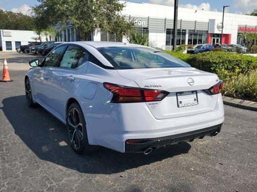 2025 Nissan Altima SR