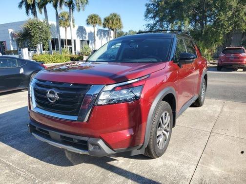2022 Nissan Pathfinder SL
