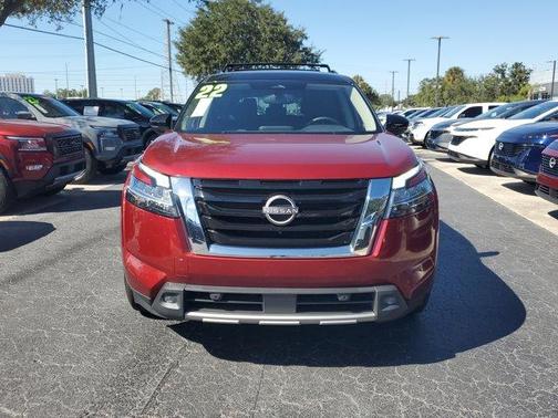 2022 Nissan Pathfinder SL