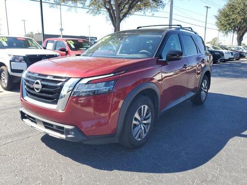 2022 Nissan Pathfinder SL