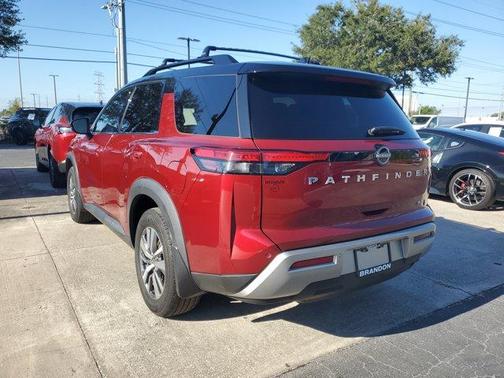 2022 Nissan Pathfinder SL