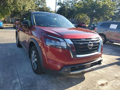 2022 Nissan Pathfinder SL