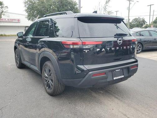 2023 Nissan Pathfinder SV