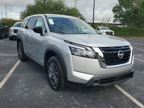 2025 Nissan Pathfinder S