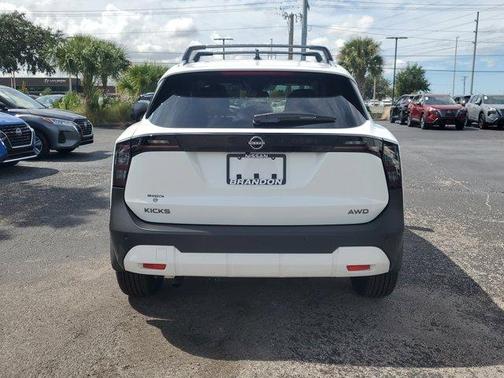 2026 Nissan Kicks SV