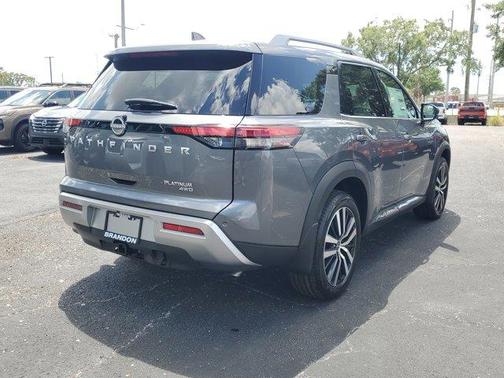 2025 Nissan Pathfinder Platinum