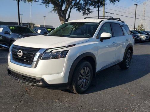 2025 Nissan Pathfinder SV
