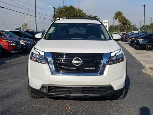 2025 Nissan Pathfinder SV