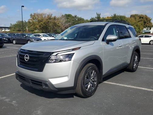 2025 Nissan Pathfinder SV