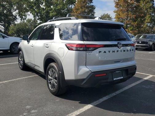 2025 Nissan Pathfinder SV