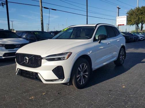 2024 Volvo XC60 B5 Core Dark Theme