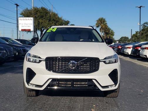 2024 Volvo XC60 B5 Core Dark Theme