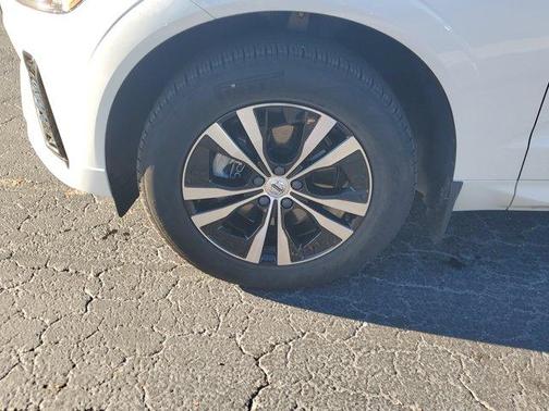 2024 Volvo XC60 B5 Core Dark Theme