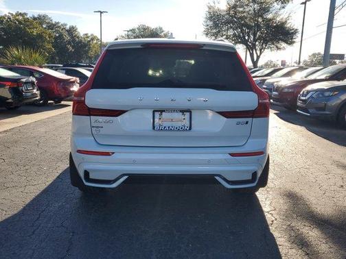 2024 Volvo XC60 B5 Core Dark Theme