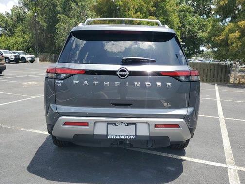 2025 Nissan Pathfinder SL