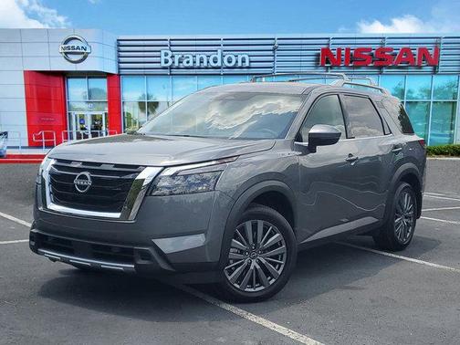 2025 Nissan Pathfinder SL