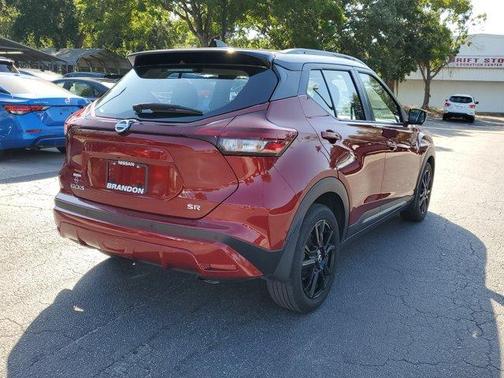 2021 Nissan Kicks SR