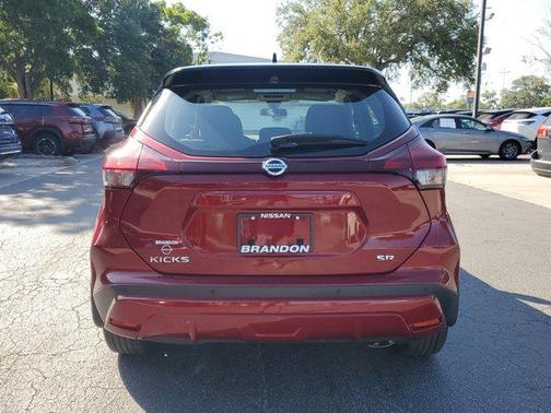 2021 Nissan Kicks SR