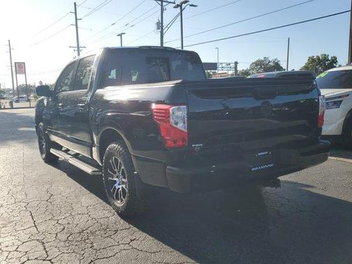 2021 Nissan Titan SV
