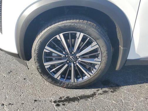 Everest White P 2026 Nissan Pathfinder Platinum