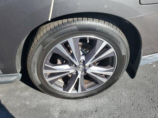 2017 Nissan Pathfinder Platinum