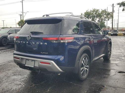 2025 Nissan Pathfinder Platinum