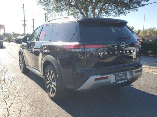 2022 Nissan Pathfinder Platinum
