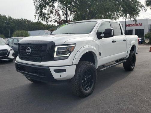 2024 Nissan Titan SV