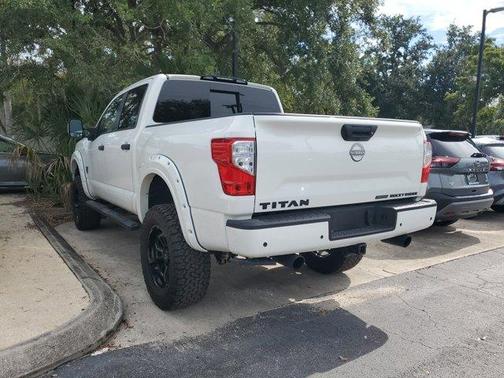 2024 Nissan Titan SV