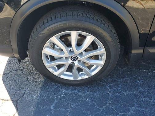 2022 Nissan Rogue Sport SV