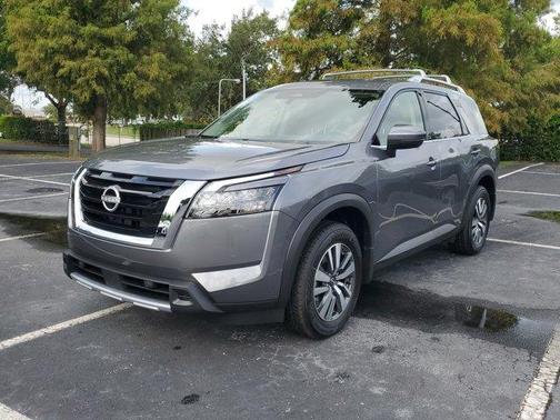 2025 Nissan Pathfinder SL