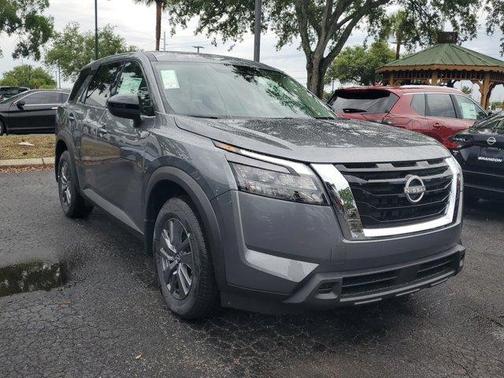 2025 Nissan Pathfinder S
