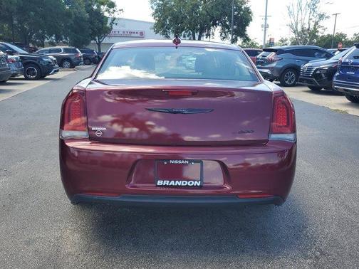 2020 Chrysler 300 Touring