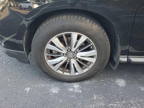 2017 Nissan Pathfinder SL